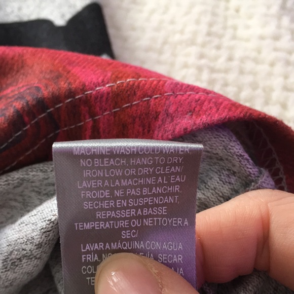 Suzy Shier. Spring top. Zipper neckline. Size US M. Used, very good condition. - Picture 5 of 6